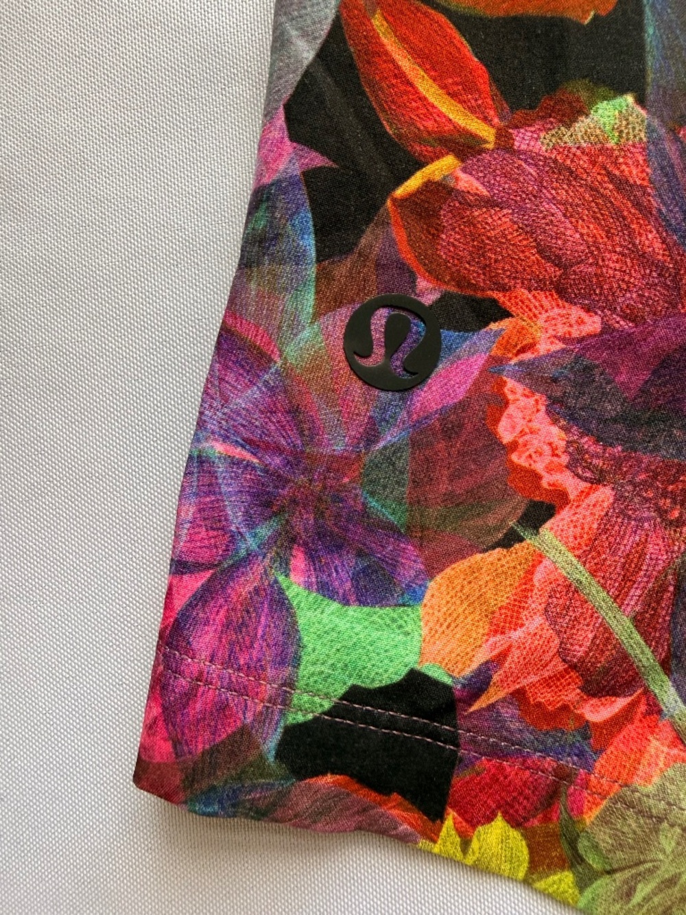 Lululemon Pool Short XL Multicolor Abstract Floral Swim Trunks